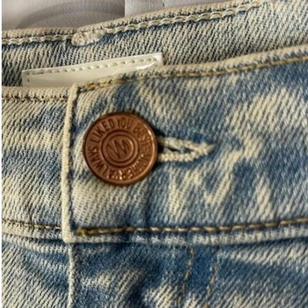 Mother The Easy Does It Short Rolling In The Bushes Light Wash Denim Shorts 25